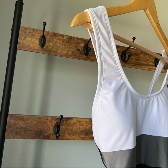 Calvin Klein women’s Colorblock One-piece UPF stretch Swimsuit Black size 10 NEW - Picture 6 of 9